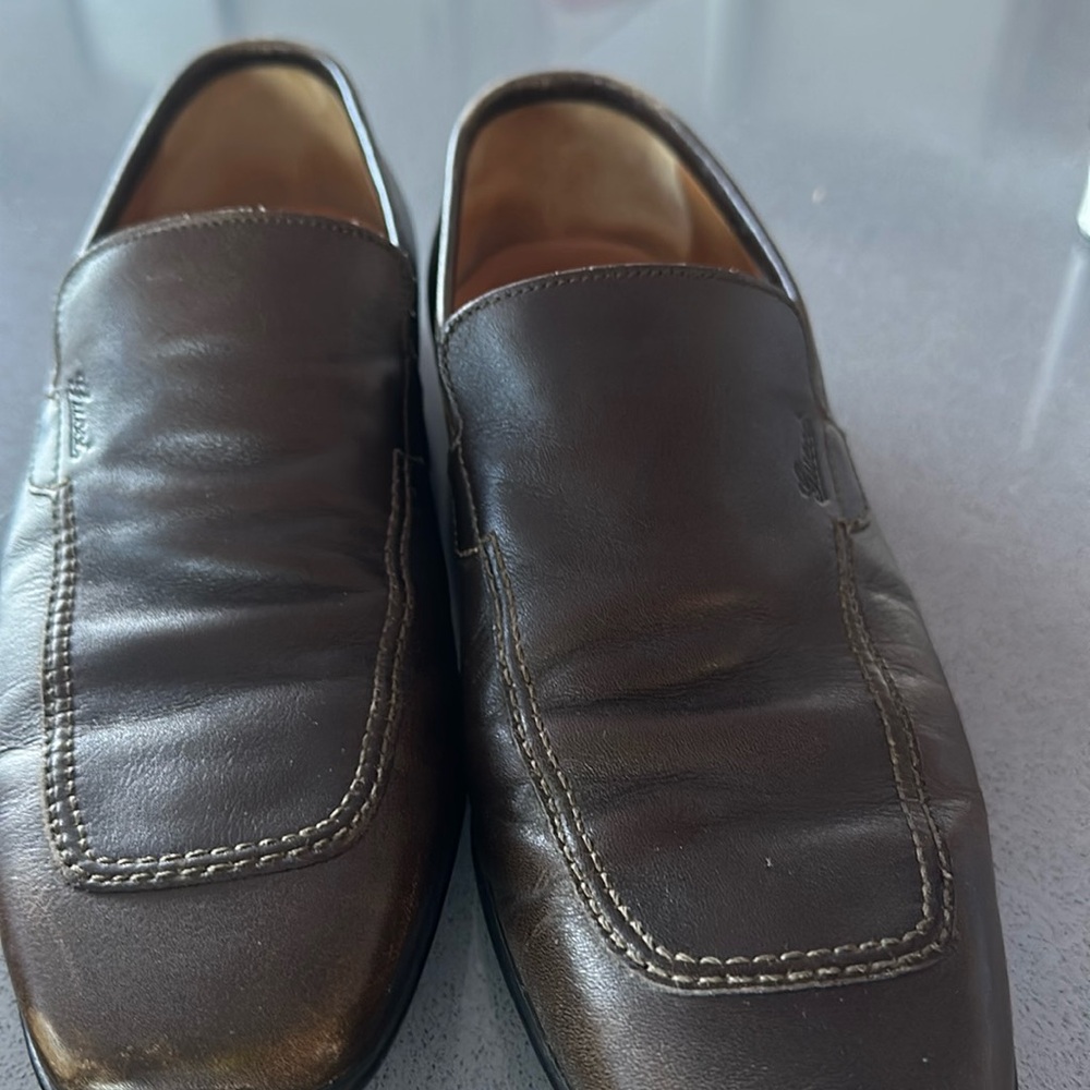 Gucci leather loafers size 9. Need to be waxed to be just like new.